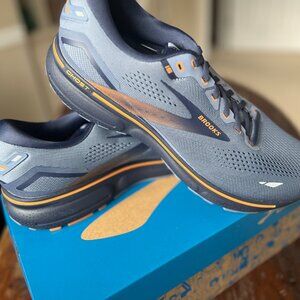New in box Brooks Ghost 15 Sneakers Mens Size 13 D (Medium)